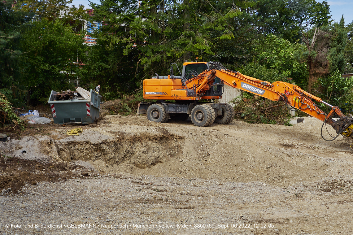 06.09.2022 - Baustelle an der Niederalmstraße 16 und Hugo-Lang-Bogen 13 in Neuperlach-Trudering